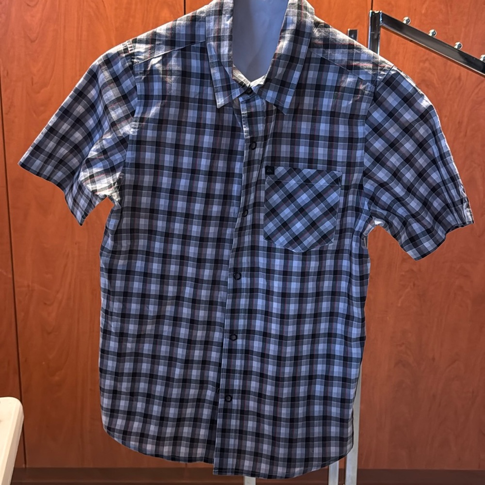 Quicksilver Brand New w/out tag Short Sleeve Shirt Top Medium 12-14